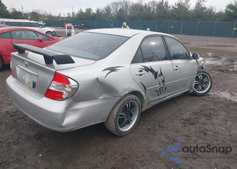 2002 Toyota Camry Le z USA, uszkodzony, nr VIN 4T1BE32K92U012701